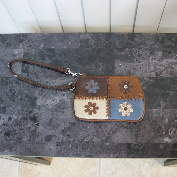 Handbags - NWOT brown blue flower wristlet coin purse